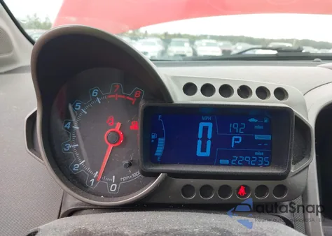 2015 Chevrolet Sonic Lt Auto z USA, uszkodzony, nr VIN 1G1JC6SH8F4140342